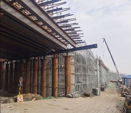 為什么盤扣腳手架比扣件式鋼管腳手架貴了2倍？ (圖3)